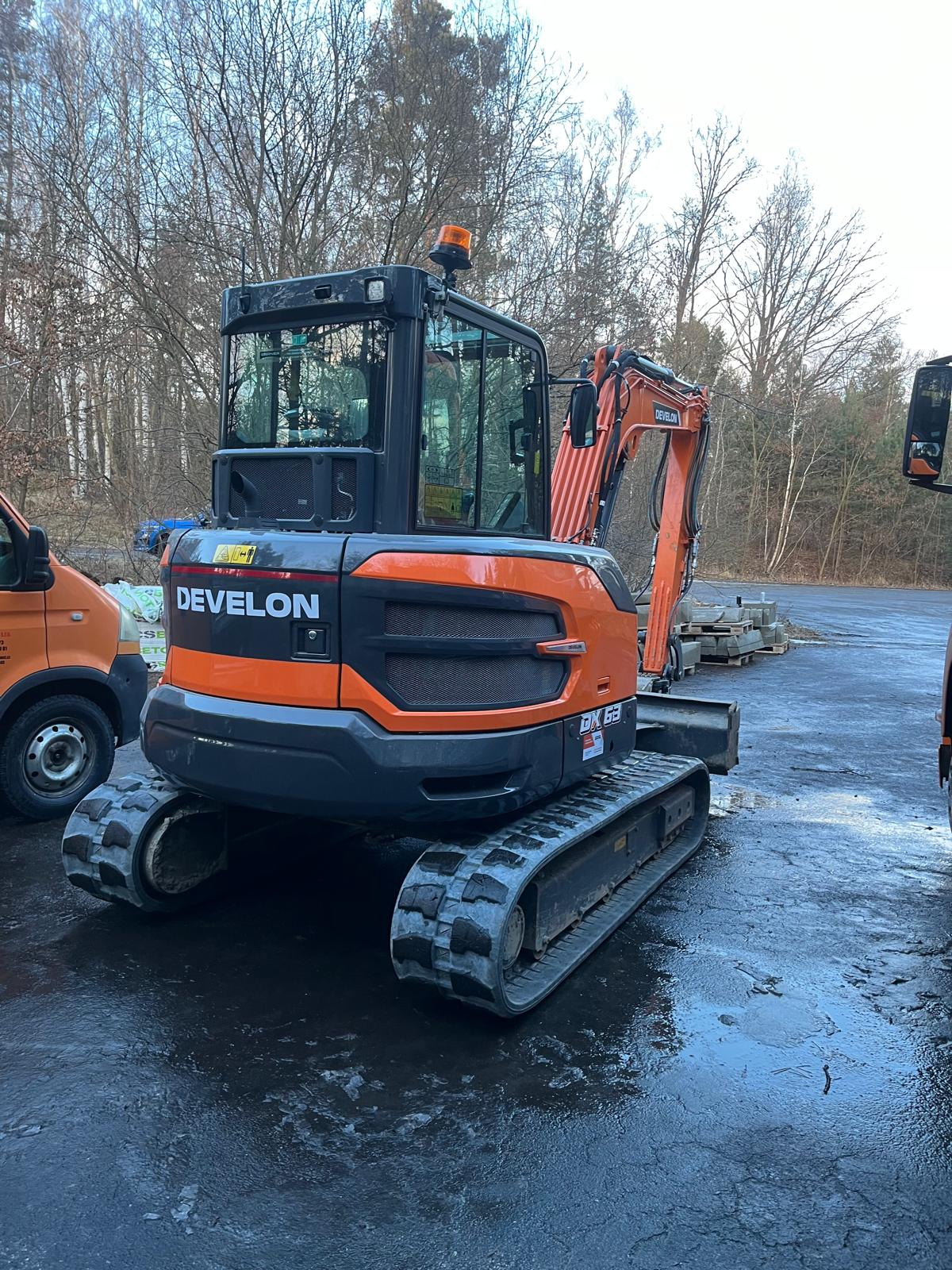 Bagr Develon DX 63